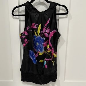 Sleeveless, halter women’s top